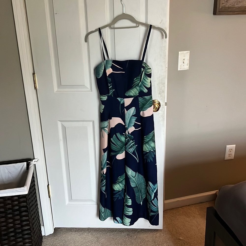 Lulus tropical jumpsuit. Size medium. Good condition.